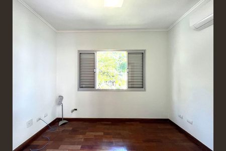 Casa à venda com 4 quartos, 213m² em Morada dos Pássaros, Barueri