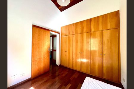 Casa à venda com 4 quartos, 213m² em Morada dos Pássaros, Barueri
