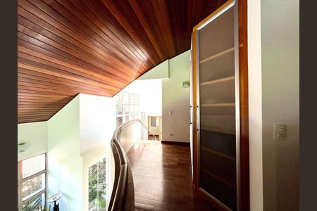 Casa à venda com 4 quartos, 213m² em Morada dos Pássaros, Barueri