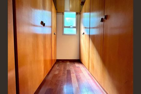 Casa à venda com 4 quartos, 213m² em Morada dos Pássaros, Barueri