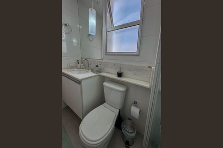Apartamento à venda com 128m², 4 quartos e 3 vagas Apartamento à venda com 128m², 4 quartos e 3 vagasBanheiro social