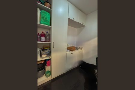 Apartamento à venda com 128m², 4 quartos e 3 vagas Apartamento à venda com 128m², 4 quartos e 3 vagasÁrea de serviço