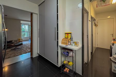 Apartamento à venda com 128m², 4 quartos e 3 vagas Apartamento à venda com 128m², 4 quartos e 3 vagasCorredor