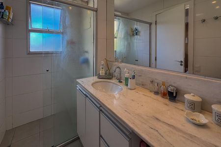 Apartamento à venda com 128m², 4 quartos e 3 vagas Apartamento à venda com 128m², 4 quartos e 3 vagasBanheiro da Suíte
