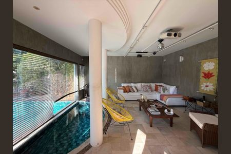 Casa à venda com 4 quartos, 380m² em Jardim Itatinga, São Paulo