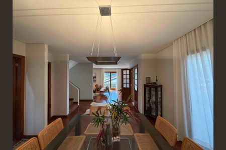 Casa à venda com 4 quartos, 380m² em Jardim Itatinga, São Paulo