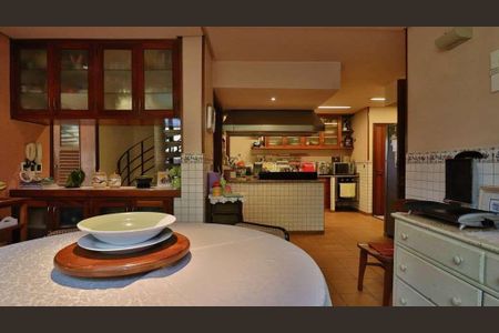 Casa à venda com 6 quartos, 700m² em Morada dos Pássaros, Barueri