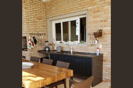 Casa à venda com 280m², 4 quartos e 4 vagas