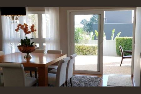 Casa à venda com 280m², 4 quartos e 4 vagas