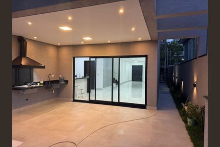Casa à venda com 3 quartos, 240m² em Suru, Barueri
