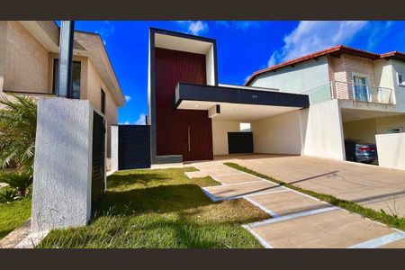 Casa à venda com 228m², 4 quartos e 4 vagas