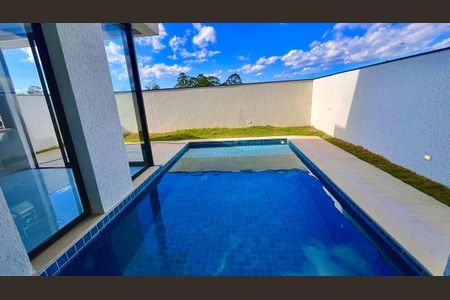 Casa à venda com 228m², 4 quartos e 4 vagas