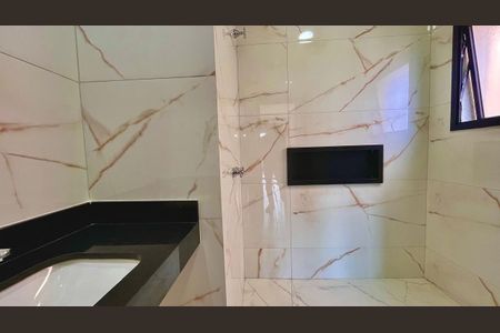 Casa à venda com 228m², 4 quartos e 4 vagas
