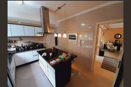 Casa à venda com 3 quartos, 299m² em Vila Santos, São Paulo