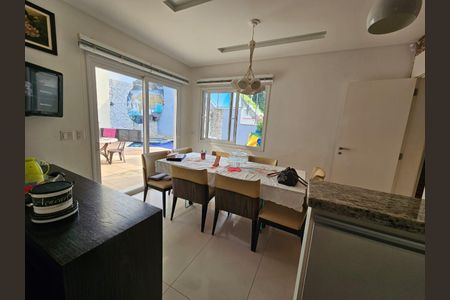 Casa à venda com 4 quartos, 300m² em Vila Santos, São Paulo