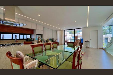 Casa à venda com 3 quartos, 308m² em Morada das Nuvens, Barueri