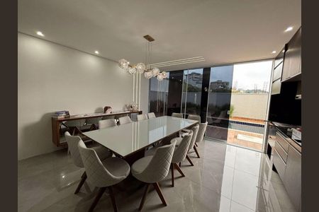 Casa à venda com 310m², 4 quartos e 4 vagas