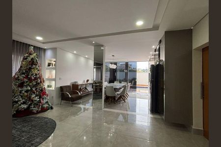 Casa à venda com 310m², 4 quartos e 4 vagas