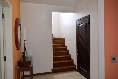 Casa à venda com 350m², 4 quartos e 4 vagas