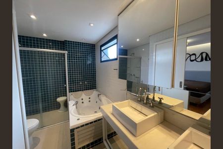 Apartamento para alugar com 134m², 4 quartos e 3 vagas