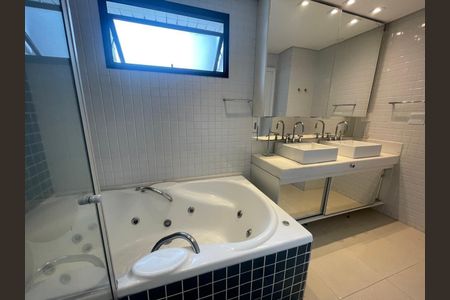 Apartamento para alugar com 134m², 4 quartos e 3 vagas