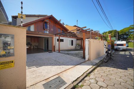Casa para alugar com 300m², 3 quartos e 4 vagasFachada