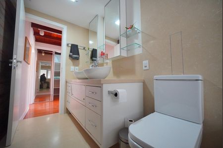 Casa para alugar com 300m², 3 quartos e 4 vagasBanheiro da Suíte