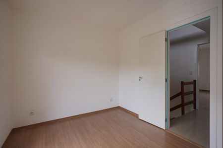 Quarto 2 de casa de condomínio à venda com 2 quartos, 75m² em Guarujá, Porto Alegre