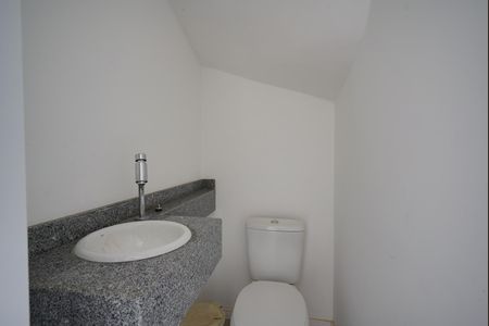 Lavabo de casa de condomínio à venda com 2 quartos, 75m² em Guarujá, Porto Alegre