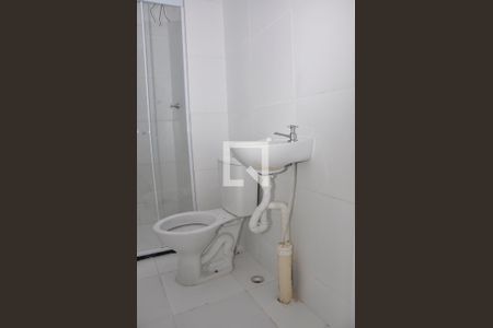 Banheiro social de apartamento para alugar com 2 quartos, 55m² em Piqueri, São Paulo