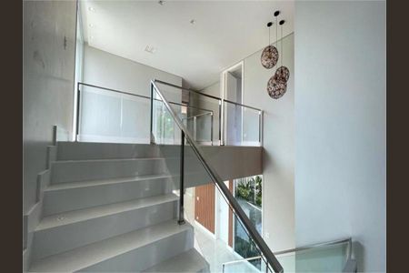Casa à venda com 4 quartos, 555m² em Residencial Morada dos Lagos, Barueri