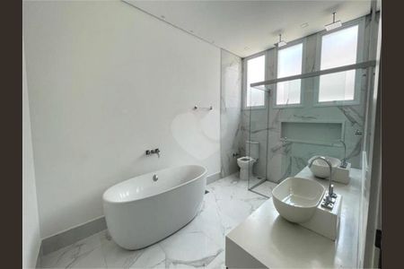 Casa à venda com 4 quartos, 555m² em Residencial Morada dos Lagos, Barueri