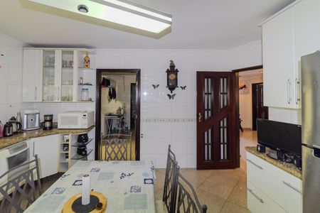 Casa para alugar com 697m², 6 quartos e 7 vagas Casa para alugar com 697m², 6 quartos e 7 vagasCozinha
