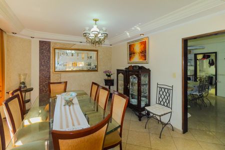 Casa para alugar com 697m², 6 quartos e 7 vagas Casa para alugar com 697m², 6 quartos e 7 vagasSala