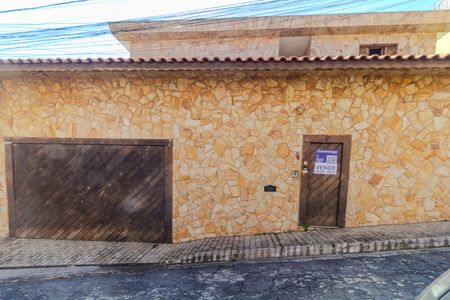 Casa para alugar com 697m², 6 quartos e 7 vagas Casa para alugar com 697m², 6 quartos e 7 vagasFachada