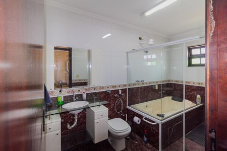 Casa para alugar com 697m², 6 quartos e 7 vagas Casa para alugar com 697m², 6 quartos e 7 vagasBanheiro da Suíte 1