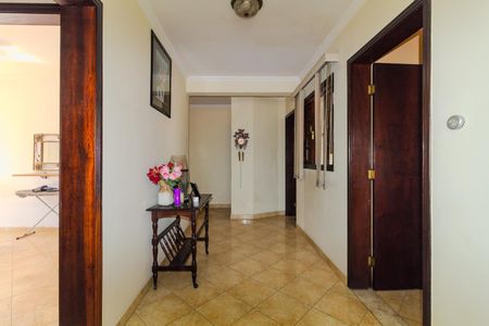 Casa para alugar com 697m², 6 quartos e 7 vagas Casa para alugar com 697m², 6 quartos e 7 vagasHall dos Quartos