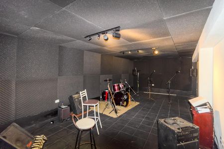 Casa para alugar com 697m², 6 quartos e 7 vagas Casa para alugar com 697m², 6 quartos e 7 vagasEstudio de Musica