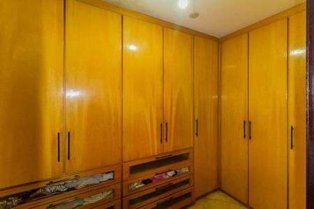 Casa para alugar com 697m², 6 quartos e 7 vagas Casa para alugar com 697m², 6 quartos e 7 vagasQuarto 4 - Suíte 1 - Closet
