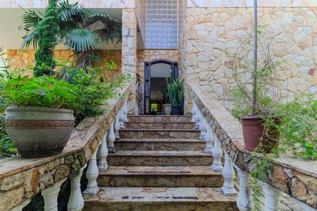 Casa para alugar com 697m², 6 quartos e 7 vagas Casa para alugar com 697m², 6 quartos e 7 vagasEntrada