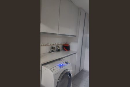 Apartamento à venda com 121m², 2 quartos e 1 vaga Apartamento à venda com 121m², 2 quartos e 1 vagaÁrea de serviço