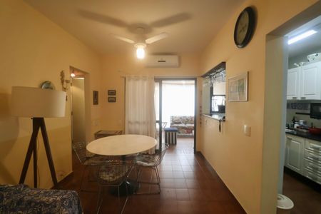 Sala de apartamento para alugar com 1 quarto, 74m² em Morro do Maluf, Guarujá