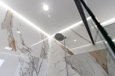 Apartamento à venda com 88m², 2 quartos e 2 vagas Apartamento à venda com 88m², 2 quartos e 2 vagasQuarto 1 - Banheiro da Suite