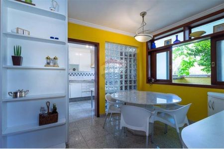 Casa à venda com 5 quartos, 433m² em Morada dos Pássaros, Barueri