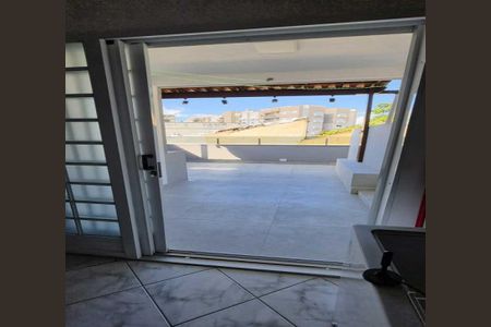 Casa de condomínio à venda com 106m², 3 quartos e 1 vaga