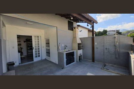 Casa de condomínio à venda com 106m², 3 quartos e 1 vaga