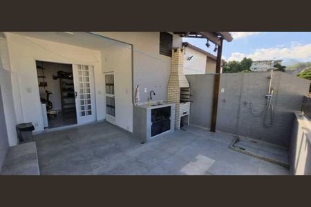 Casa de condomínio à venda com 106m², 3 quartos e 1 vaga