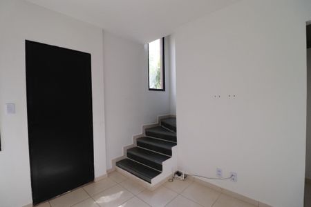Sala de casa para alugar com 2 quartos, 65m² em Parque Residencial Candido Portinari, Ribeirão Preto