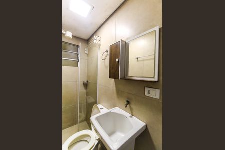 Banheiro de kitnet/studio para alugar com 1 quarto, 30m² em Mooca, São Paulo