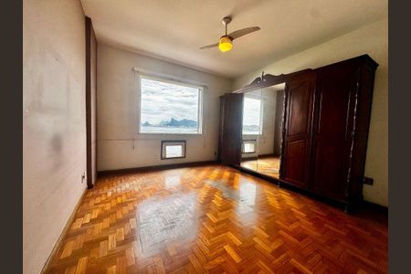 Apartamento à venda com 130m², 3 quartos e 1 vaga